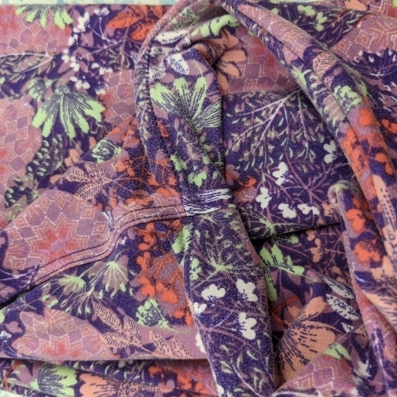 3/$15 Lularoe leggings pink and purple floral design buttery soft - Picture 3 of 4